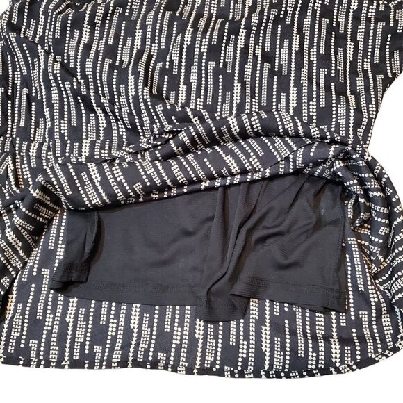 BLACK/BEIGE ONE SHOULDER TOP SIZE LARGE - Picture 7 of 10